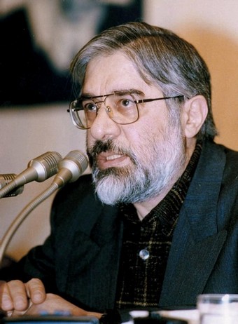 Moussavi pledges to continue reforms if elected in Iran 